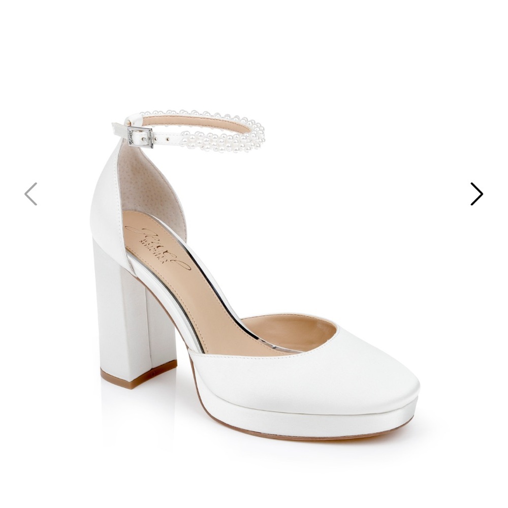 Jewel Badgley Mischka Noble IVRSAT White Satin Heels